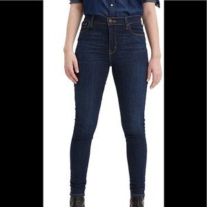 Levi’s skinny jean dark blue wash
